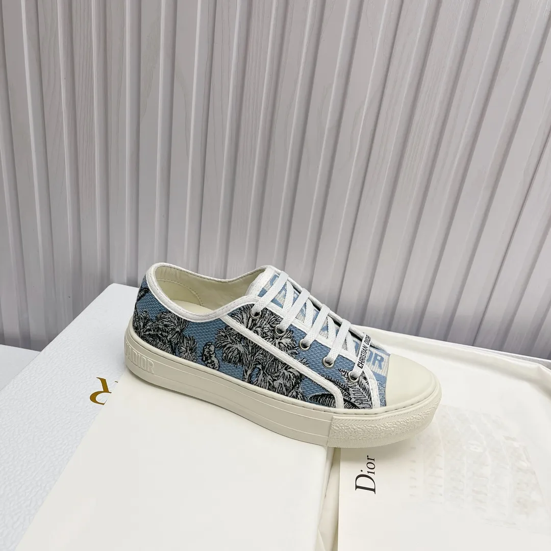 👟👟Ex-factory price 520👟👟 High version in stock, Dior (Dior) flat sneakers are fully embroidered with iconic patterns, ready in stock High quality Dior (Dior) flat sneakers are fully embroidered with iconic patterns👟👟 ♦️Top quality in the market🎗Breaking hot item in foreign counters🎗Non-common imitation version in the market🎗🔳The fabric is made of Italian🇮🇹imported fabrics❗️Embroidered upper, original mold injection Logo frosted five-pointed star outsole🔳Inside imported lambskin+high elasticity Injection molding mold Logo foam feet Size number: 35 to 42 (42 customized)